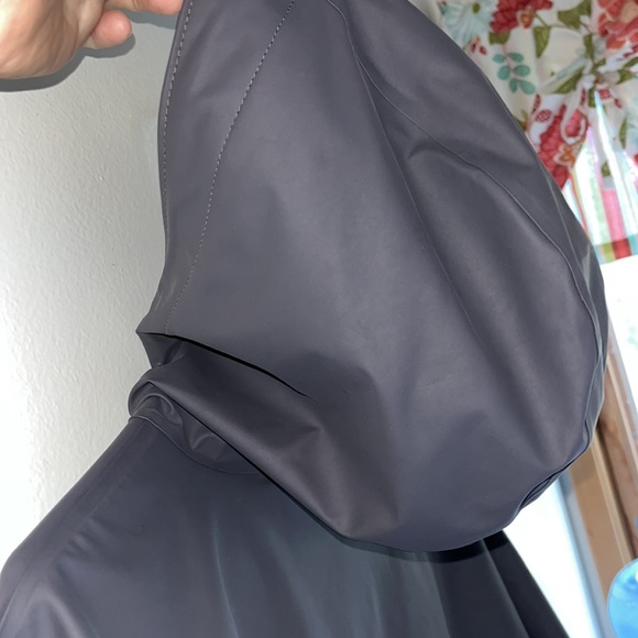 LIKE NEW WOMEN’S COLUMBIA SPORTSWEAR COMPANY WATERPROOF RAINCOAT SIZE XL - Picture 7 of 10